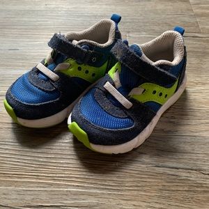 Saucony running shoes toddler size 5